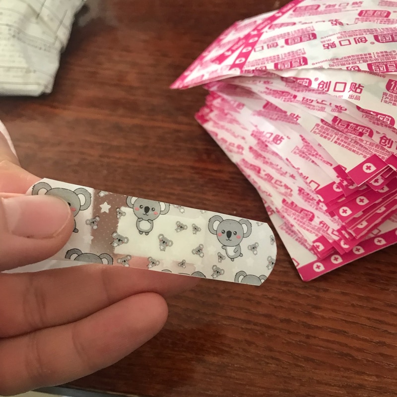 100pcs Waterproof Breathable Cute Cartoon Band Aid Hemostasis Adhesive Bandages First Aid Emergency Kit For Kids Children 100pcs Waterproof Breathable Cute Cartoon Band Aid Hemostasis Adhesive Bandages First Aid Emergency Kit For Kids Children