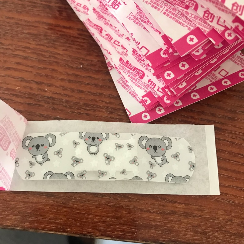 100pcs Waterproof Breathable Cute Cartoon Band Aid Hemostasis Adhesive Bandages First Aid Emergency Kit For Kids Children 100pcs Waterproof Breathable Cute Cartoon Band Aid Hemostasis Adhesive Bandages First Aid Emergency Kit For Kids Children